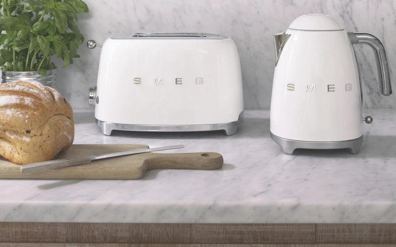 Smeg Retro Style kettle -Gloss White