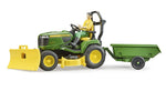BRUDER JOHN DEERE RIDE ON MOWER/TRAILER/ WITH GARDENER